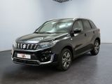 La nouvelle Suzuki Grand Vitax est garée dans un showroom.