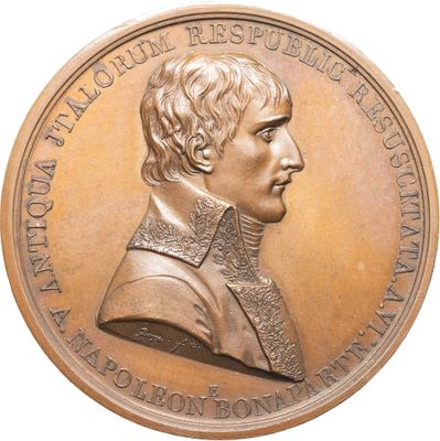 une image montrant un gros plan d'une médaille sur fond blanc