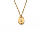 un collier avec un pendentif en forme de cadenas en or serti d'un diamant, monté sur une chaîne