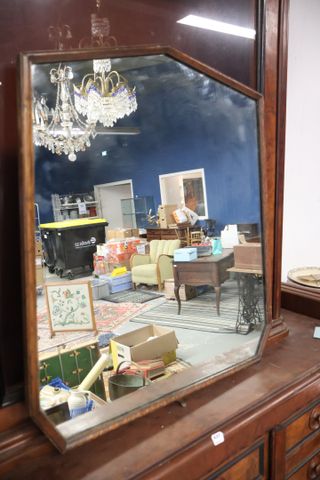 Miroir cadre bois, attache en fer. 66 X 57 cm