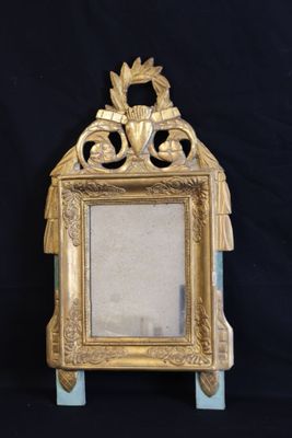 a picture of a gold picture frame on a black background