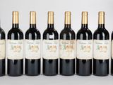 six bouteilles de vin rouge alignées