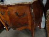 two pieces of furniture that are sitting next to each other
