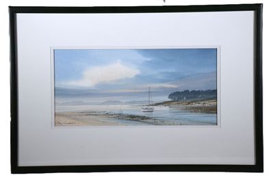 tableau représentant un voilier sur la plage, dans un cadre noir