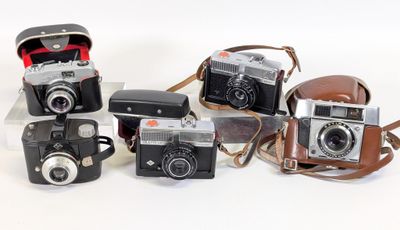 Ensemble de (x5) appareils photo (quatre AGFA, un BEIRETTE).