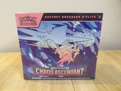 la boîte du jeu de cartes « Chaos Ascendant »