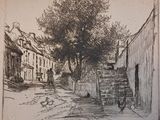 un vieux dessin représentant une rue avec un arbre au milieu
