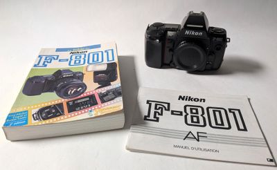 NIKON f 801 argentique nu, avec notice + livre.