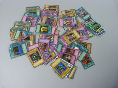 Yu-Gi-Oh! Konami Lot de 170 (environ ) cartes francaises.