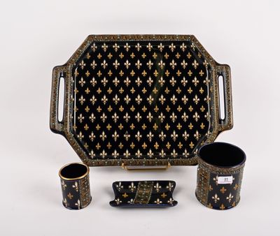 une image représentant un plateau avec des tasses, un plateau avec un plateau, un plateau avec un plateau, un plateau avec un plateau, un plateau avec une tasse et un plateau avec un plateau