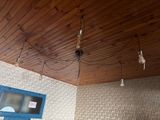 many lights hanging from the ceiling in this room