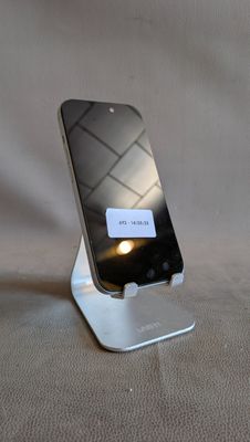 un téléphone portable posé sur un support, sur lequel figure un message