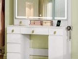 une coiffeuse blanche avec un miroir et des tiroirs