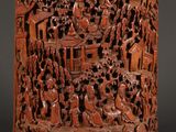 un grand porte-pinceaux chinois en bois sculpté, orné de scènes représentant des personnages et des animaux