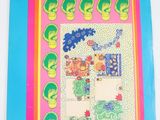 une photo colorée représentant une photo d'un dessin d'enfant accroché au mur