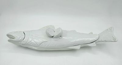 plat à poisson en céramique blanche orné de deux poissons