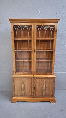 Bibliothèque à deux portes vitrées à lancettes en bois de pl… - Photo 1