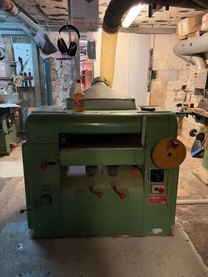a machine that is sitting in the middle of a room