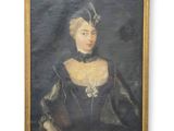 un vieux tableau représentant une femme en robe noire, coiffée d'un chapeau à plumes
