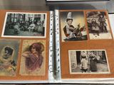 un livre contenant tout un tas de vieilles photos