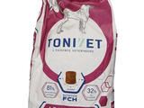 un sac de nourriture pour chat sur fond blanc