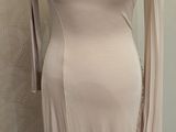 une image d'une robe sur un mannequin