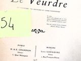 un bout de papier sur lequel est collé un autocollant jaune
