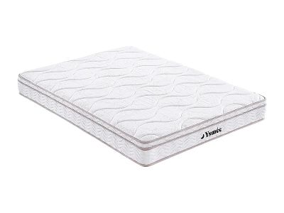 gros plan d'un matelas sur fond blanc