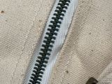 a close up of a zipper on a piece of cloth