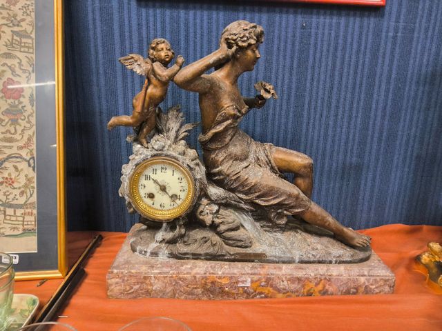 Louis GUILLEMIN (d’après). Pendule de cheminée en régule à décor ...