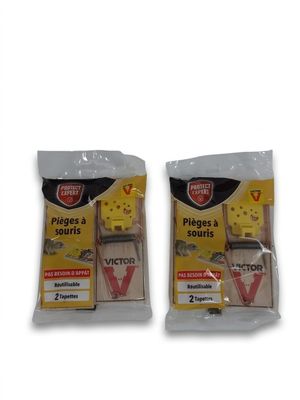 deux paquets de pièges à souris au fromage contenant des tranches de fromage