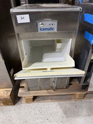 a machine that is sitting on a pallet in a warehouse
