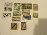 de nombreux types de timbres sur la table