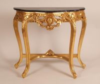 Console d'applique en bois richement mouluré, sculpté et dor… (photo 2)