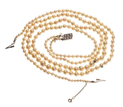 un ensemble composé d'un collier et d'un bracelet en perles et diamants