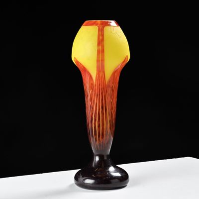 a vase that is sitting on a table with a black background