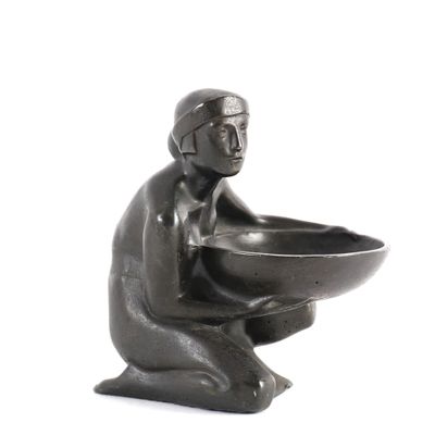 SCULPTURE "PORTEUSE DE COQUILLE" dans le style de Gustav GUR…