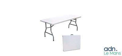 deux tables pliantes avec un plateau blanc et des pieds noirs