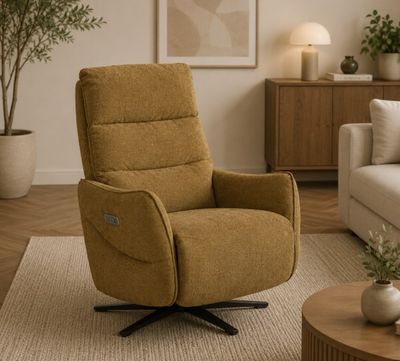 un fauteuil inclinable dans un salon, à côté d'une table basse