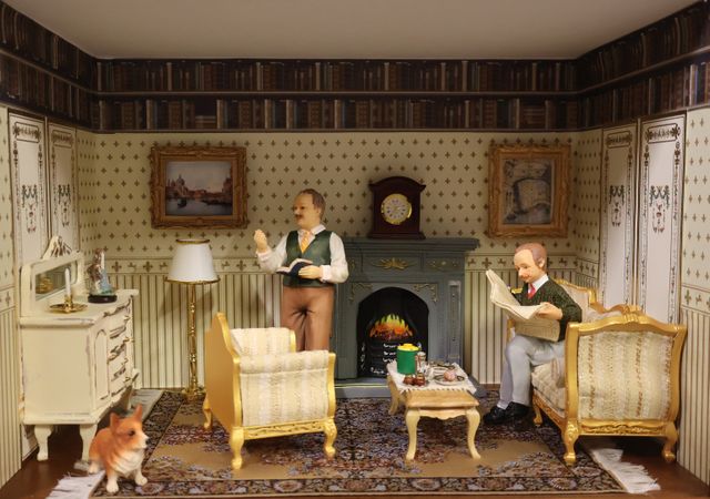 Diorama. Composition miniature, dans une vitrine en bois, vitre e...