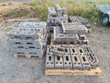 une pile de briques posée sur une palette