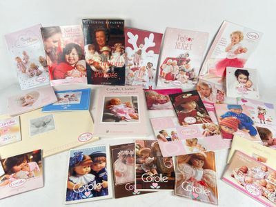 toutes ces cartes de vœux qui sont posées sur la table