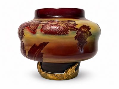l'image d'un vase orné d'un motif