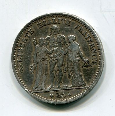 une vieille pièce d'argent sur laquelle figure l'image d'un groupe de personnes