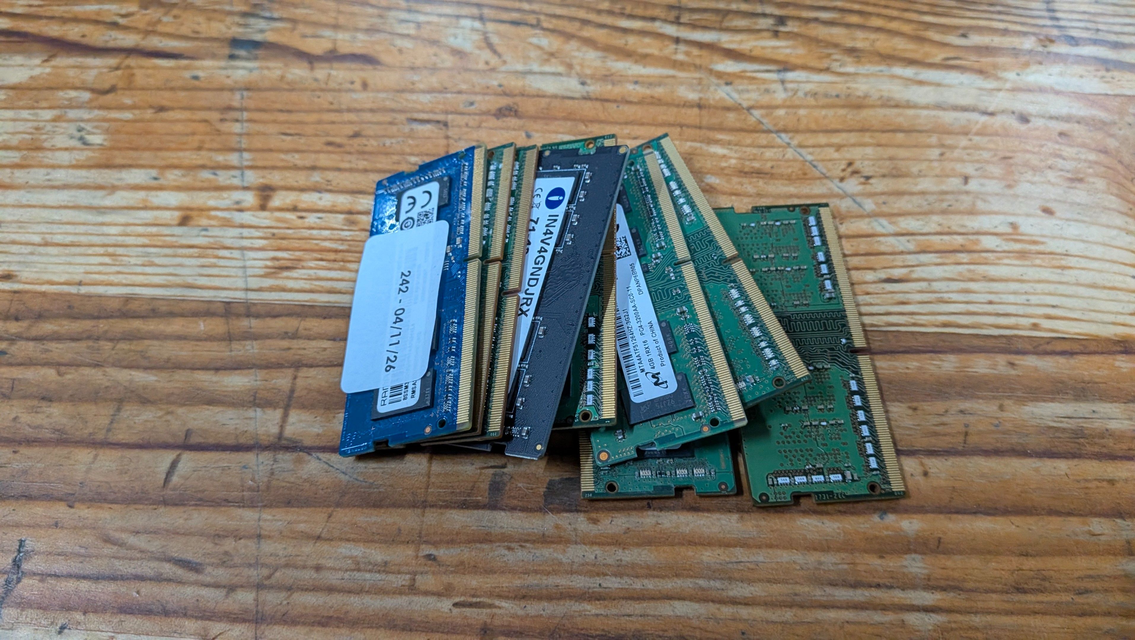 LOT DE 10 BARRETTES DE RAM DDR4 - TVA RECUPERABLE