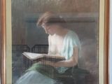 un tableau représentant une femme en train de lire un livre dans une pièce