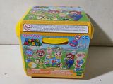 une boîte jaune sur laquelle figure une image de Mario Bros