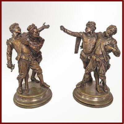 paire de figurines anciennes en bronze représentant un homme et une femme