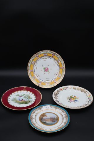 4 assiettes anciennes en porcelaine (dont une marque Lahoche, pal...