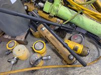 T22: Lot de 7 pompes hydrauliques de différents modèles + lo… (photo 4)